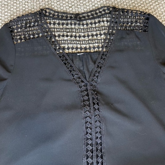 🛍️ $5 SALE - Black Lace Trim 3/4 Sleeve Blouse - Picture 2 of 2